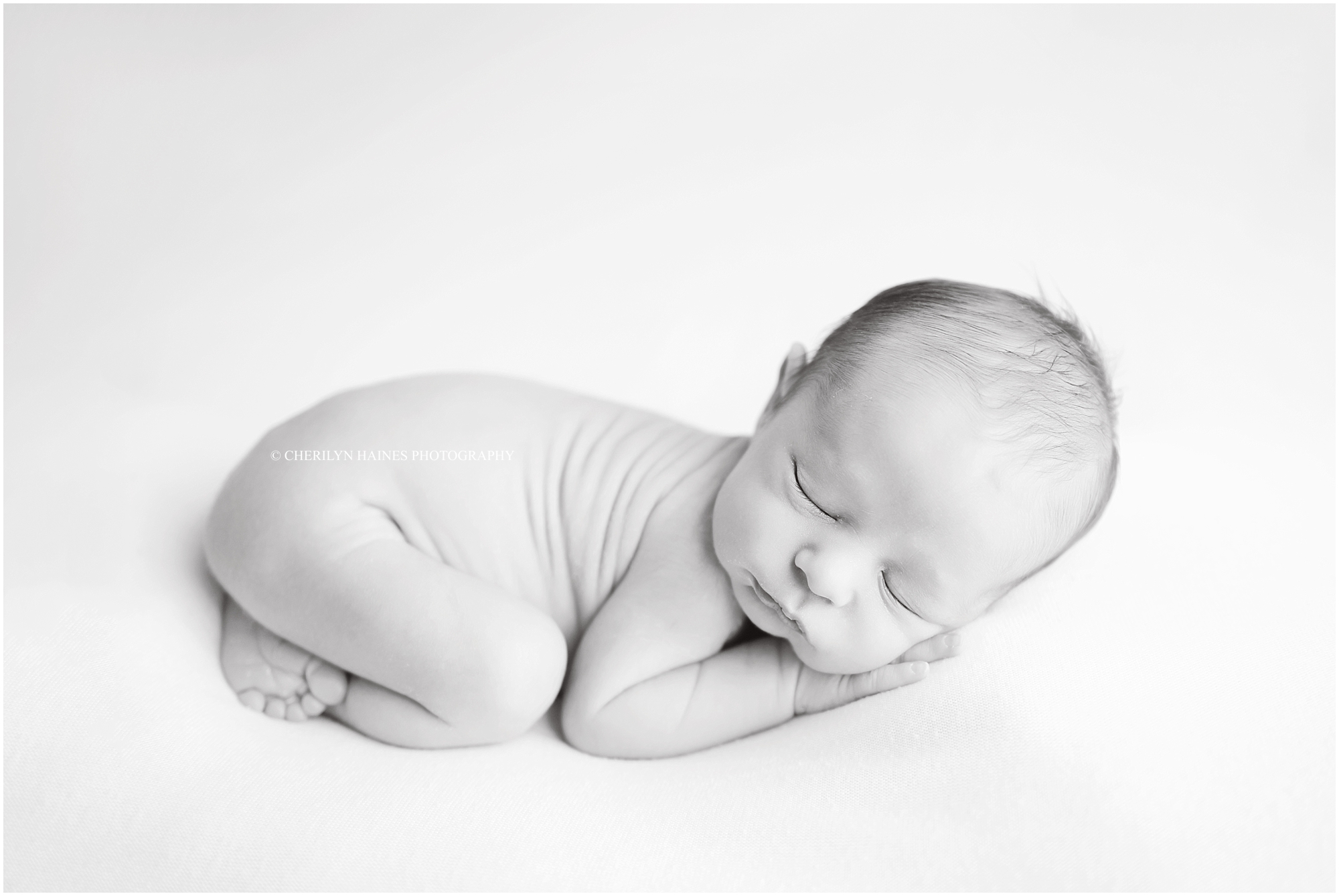 black-and-white-newborn-photography-01
